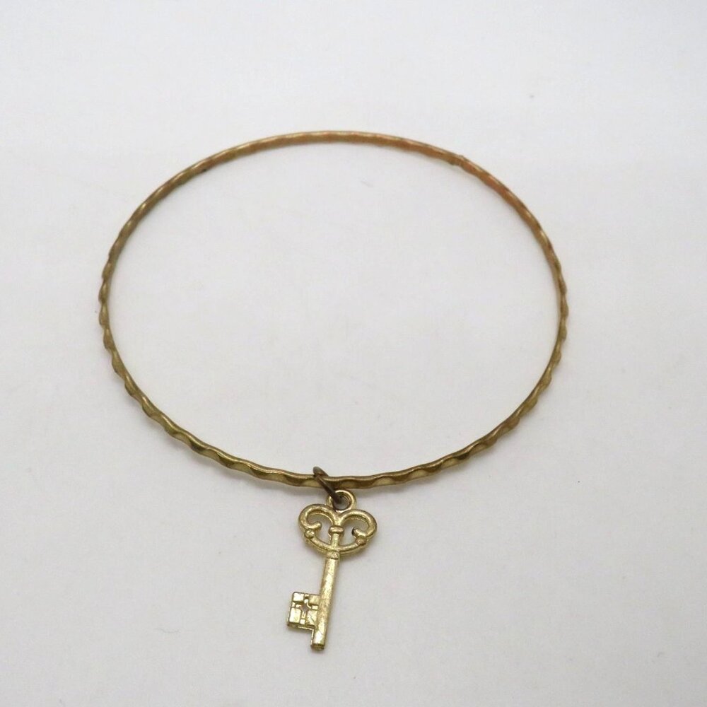Vintage Style Key Charm Bracelet Gold Tone Textured Bangle Skeleton Keyhole